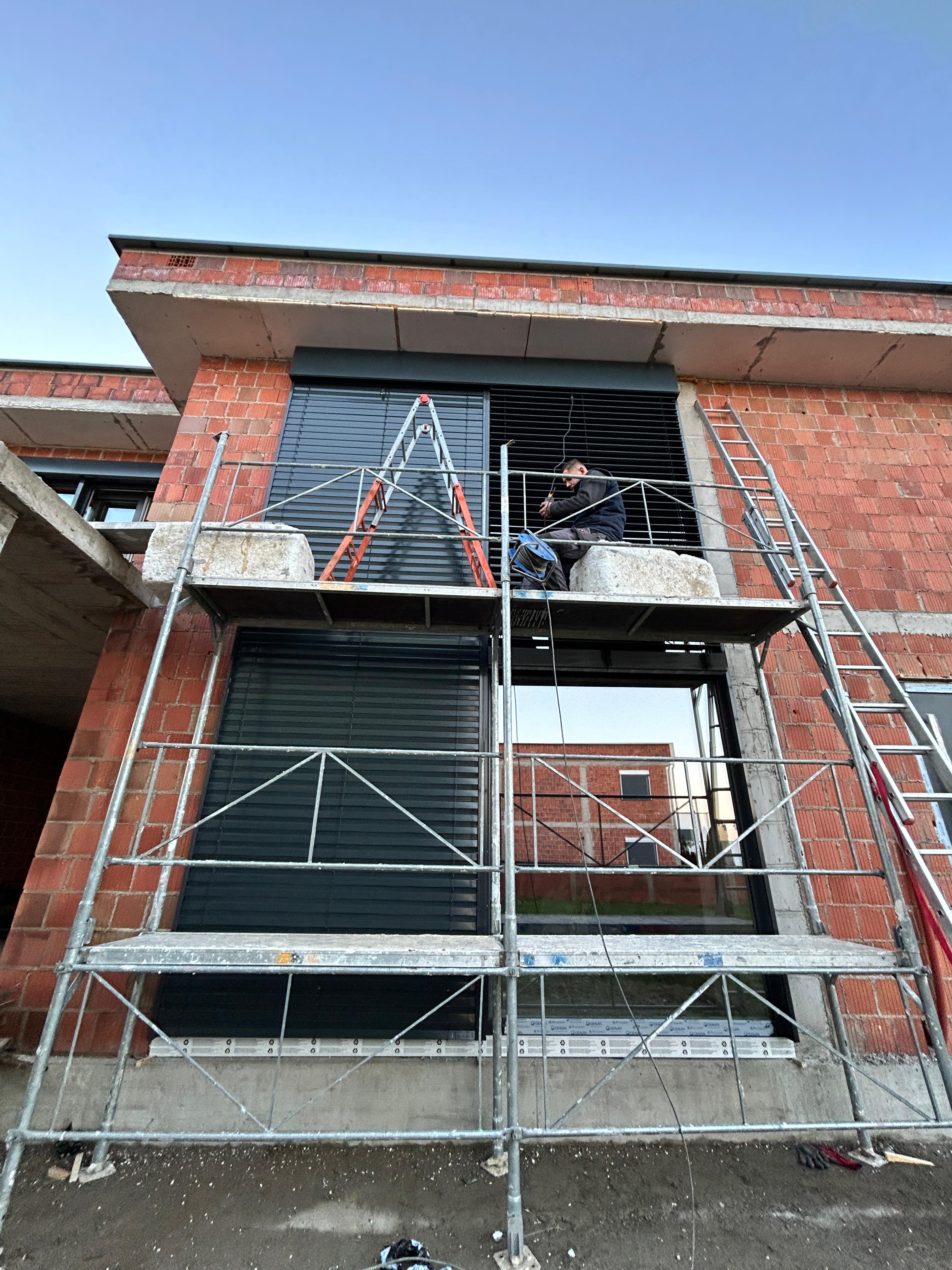 Projekt i fundit me dritare dhe roleta